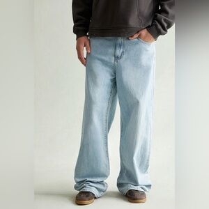 PacSun Men's Relaxed Light Blue Jeans
